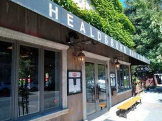 Healdsburg Bar & Grill