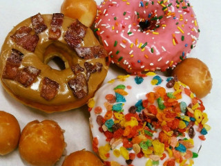 Foster's Donuts