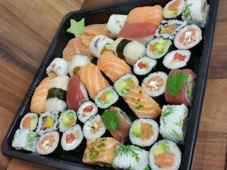 Sushis And Bowls