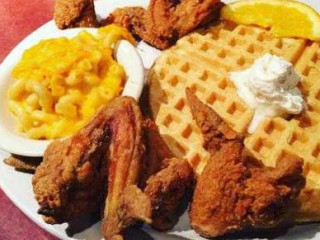 Gladys Knight Ron Winan #x27;s Chicken And Waffles