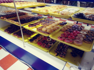 Lakeside Sweet Shop