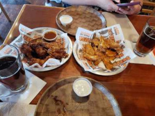 Hooters