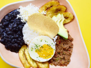 El Atelier De Dina Comida Venezolana