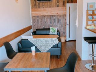 Cuddly Cafe
