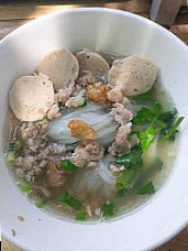 ก๋วยเตี๋ยว 9 บาท