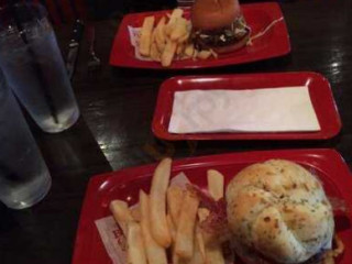 Red Robin America's Gourmet Burgers And Spirits