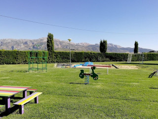 Gasolinera Con Parque