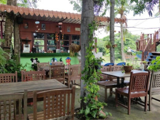 Ruan Klang Suan