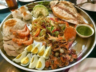 ร้านส้มตำ ยำจี๊ดจ๊าด