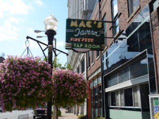 Mac's Tavern