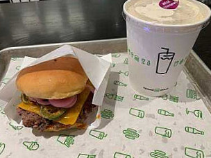 Shake Shack (new Town Plaza)