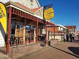 Wa-De-Lock Cellar Door