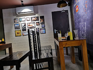 Burger Lounge, Vellimadukkunnu