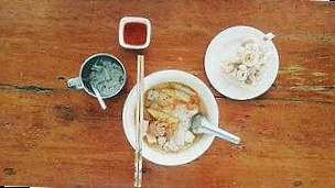 ร้านก๋วยเตี๋ยวจันทร์รุ่ง