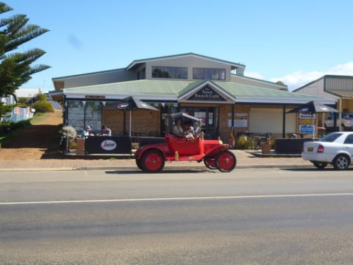 Toun Beach Cafe