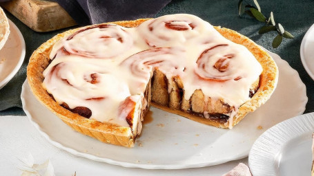 Torta Di Rotolo Di Cannella Intera