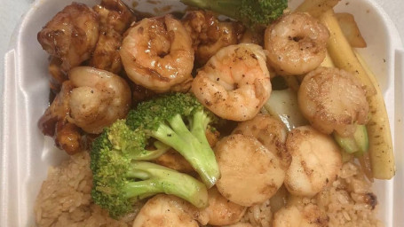 Hibachi Scallops.shrimp.chicken(Mix)