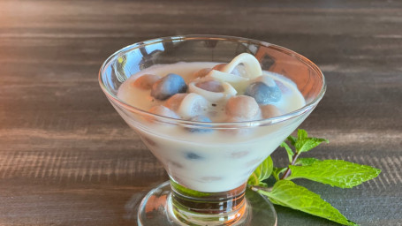 Taro Bua Loy In Sweet Coconut Cream