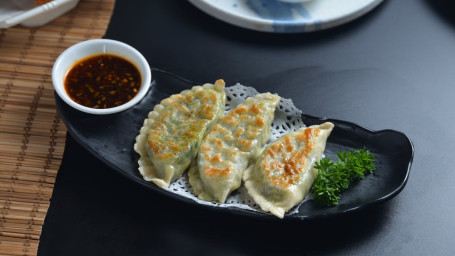 292. Green Chive Egg Dumplings Jiǔ Cài Hé Zi