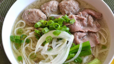 Rare Tender Steak Beef Meatballs Pho