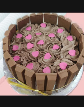 Kitkat Cake (1 Pound)