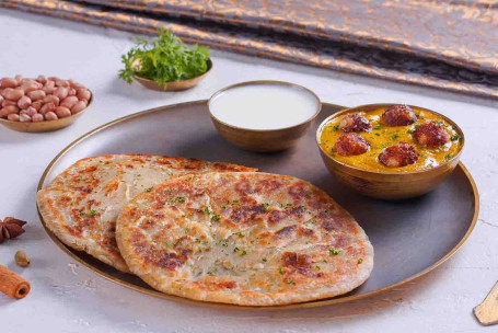 Singhada Aloo Paratha (2 Pezzi) Con Malai Kofta Curry Mini Thali