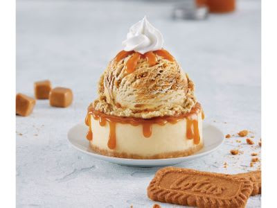 Gelato Al Biscotto Di Loto Con Gelato Alla Cheesecake Con Salsa Butterscotch