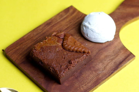 Brownie Al Biscotto Di Loto Con Gelato