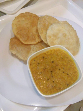 Luchi (4Pcs) Cholar Dal