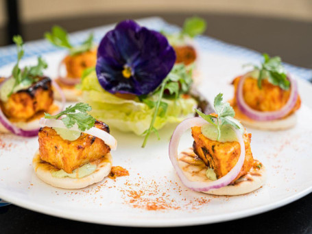 Paneer Tikka With Pita Bread