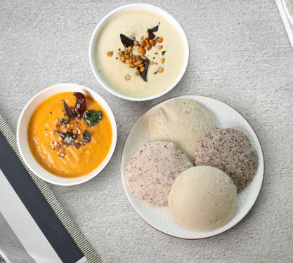 Idli Sambar With Cocunut Chatni