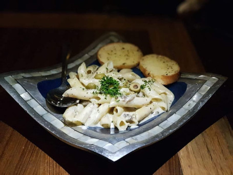 Alfredo Pasta With Meat Balls