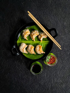 Chicken Schezwan Momos [6 Pieces]