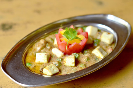 Mattar Paneer (8 Pcs)