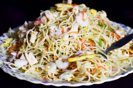 Mixed Chicken Hakka Chow Mein