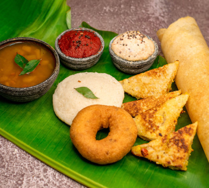 (1 Pc Vada, 1 Pc Idli, 1 Pc Small Uttapam 1 Pc Small Dosa)