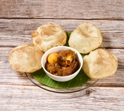 Luchi (4 Pcs) Mutton Dakbangla (2 Pcs 1 Egg)