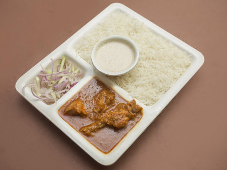 Dhabe Di Chicken Curry Combo(Dhabe Di Chicken Curry (2Pc) Rumali Roti/(2Pc) Tandoori Roti/ (3Pc) Tawa Roti/Rice Raita Salad)