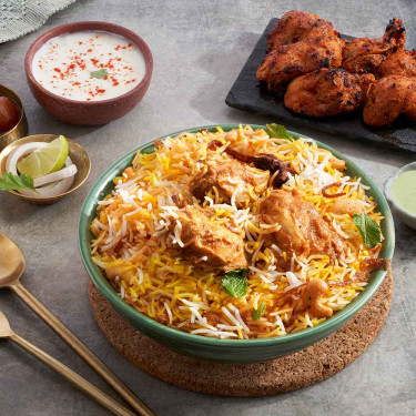 Combinazione Di Pollo Biryani E Kebab