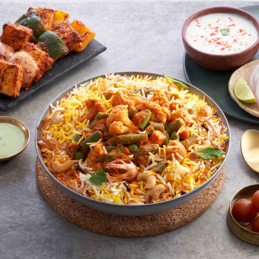 Combinazione Di Verdure Biryani E Kebab