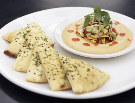 Amritsari Hummus With Garlic Chutney Buttered Kulcha