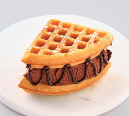 Gelato E Waffle Al Cioccolato Fondente