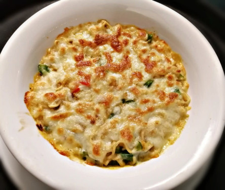 Chicken Cheese Baked Maggi