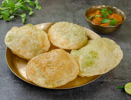 Koraishutir Kachuri With Aloo Dum