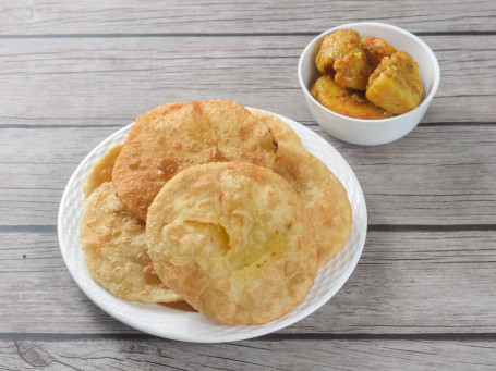 Luchi With Aloo Dum (6 Pcs)