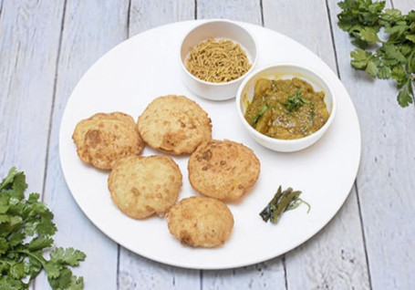 Club Kachori Sabzi