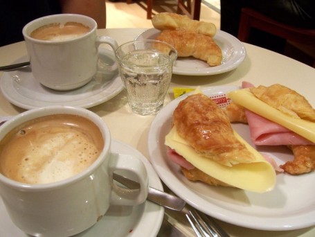 Croissant De Jamón E Queso