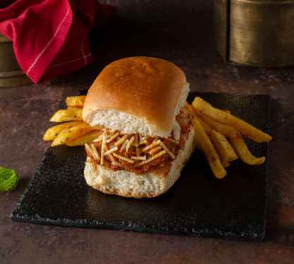 Salli Chicken Pav