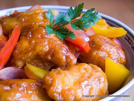 Gebackenes Hühnerfleisch Süß-Sauer