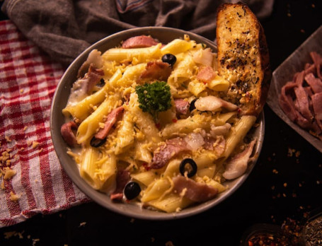 Oh So Cheesy Bacon And Ham Alfredo Pasta